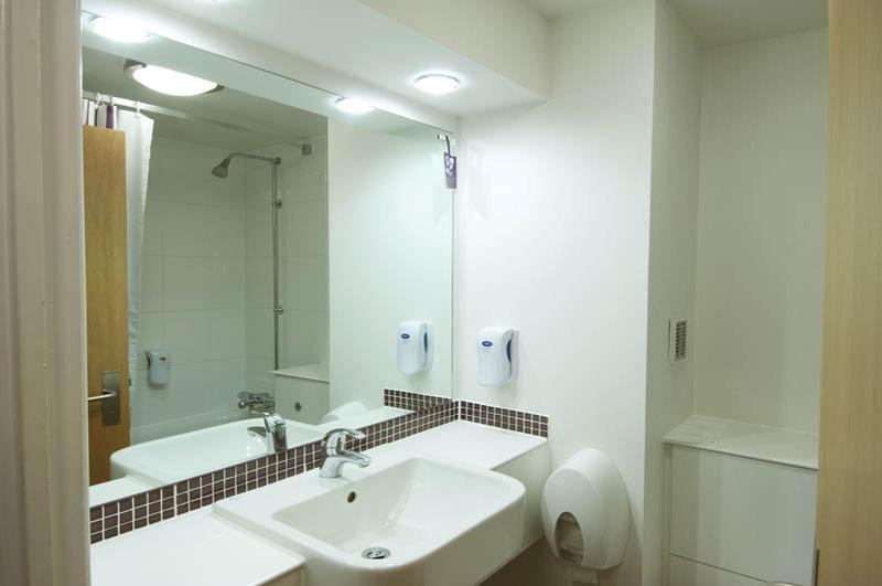 Premier Carlisle North Hotel 3*